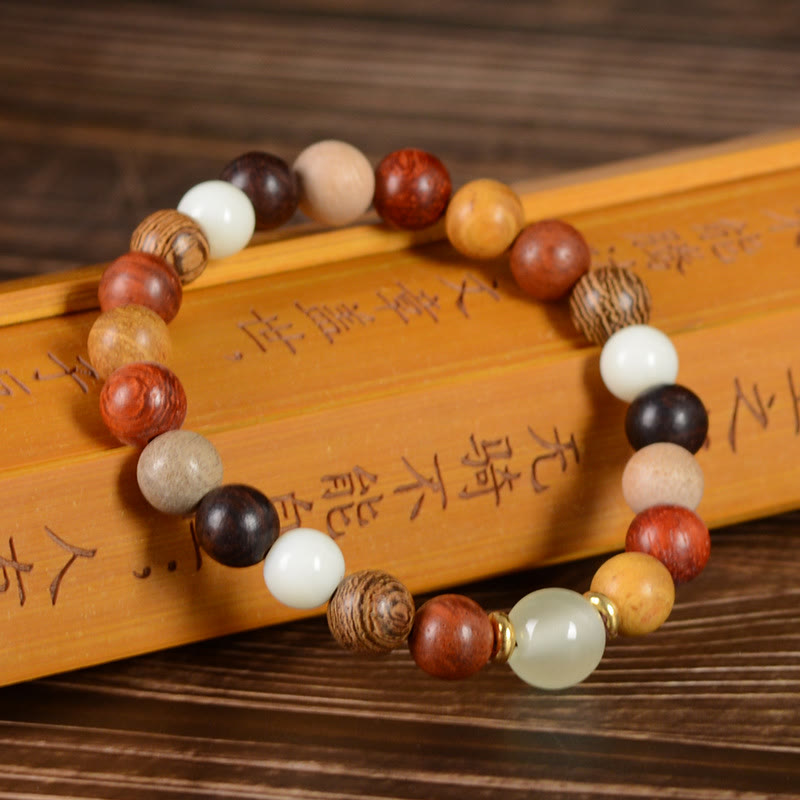 Buddha Stones Veelkleurige groene sandelhout ebbenhout rode sandelhout Armband - Kleurrijke houten kralen 8mm* 22 kralen en één lichtgevende kraal - image 1