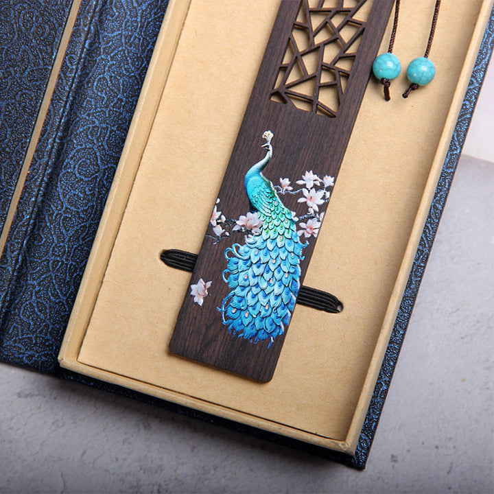 Buddha Stones Bladwijzers van ebbenhout met blauwe pauwenprint, inclusief geschenkdoos. - image 6