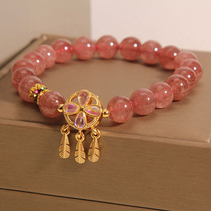 Buddha Stones Armband met bedeltje van een klavertje vier, gemaakt van natuurlijk aardbeikwarts. - image 5