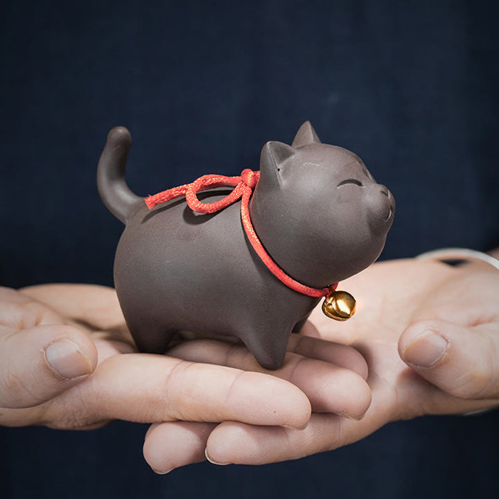 Buddha Stones Mini schattig kattenbeeldje van paarse klei voor op het bureau. - image 2