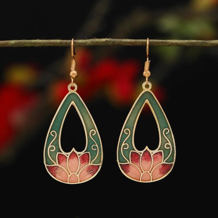 Buddha Stones Lotusvlinderbloem Koperlegering Verlichting Oorbellen - Lichtgroene lotusbloem 4,1*2,5 cm - image 0