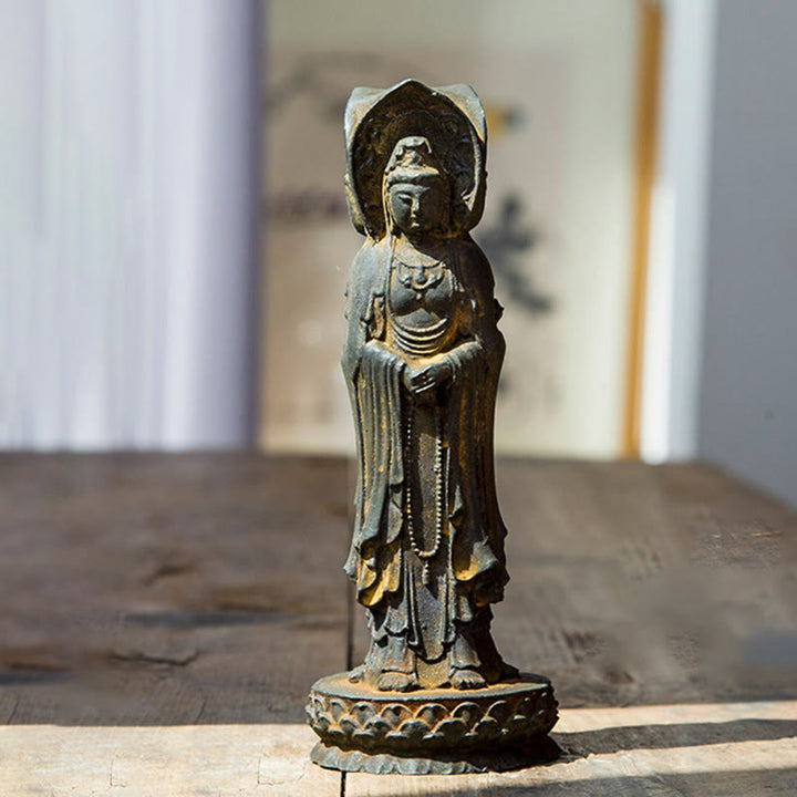 Buddha Stones Driezijdig Kwan Yin Avalokitesvara beeldje van ijzerpoederroest gegoten hars, rijkdomssymbool voor op het bureau. - image 1