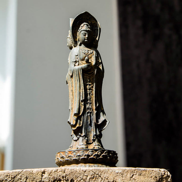 Buddha Stones Driezijdig Kwan Yin Avalokitesvara beeldje van ijzerpoederroest gegoten hars, rijkdomssymbool voor op het bureau. - image 4