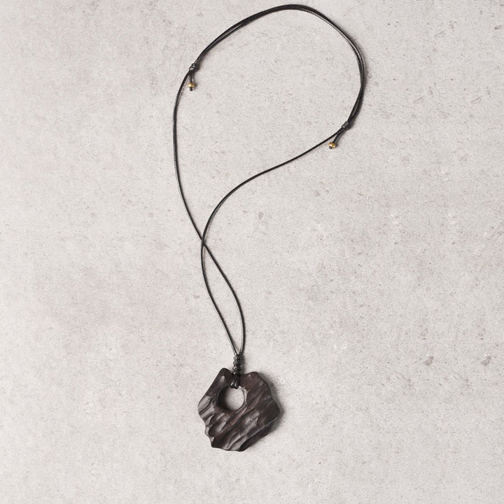 Buddha Stones Ketting van ebbenhout met holle, onregelmatige vorm en vredessymbool - image 7