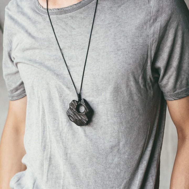 Buddha Stones Ketting van ebbenhout met holle, onregelmatige vorm en vredessymbool - image 3