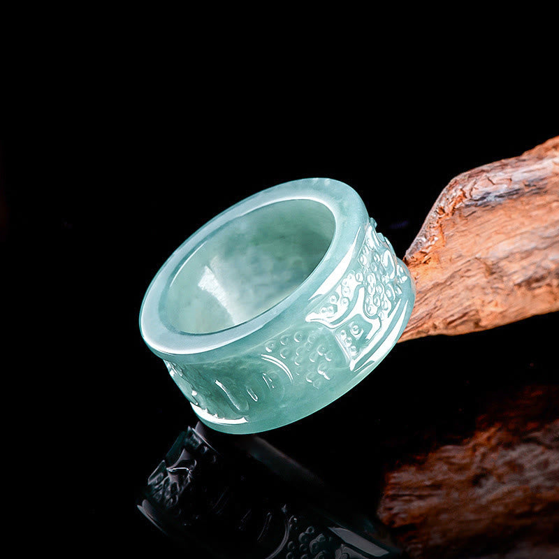Buddha Stones Natuurlijke jade Ring met gegraveerd Om Mani Padme Hum symbool voor voorspoed. - 21 mm - image 0