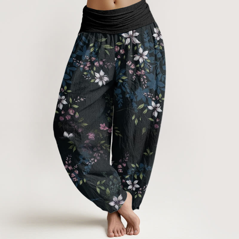 Buddha Stones Katoenen dames harembroek met elastische Taille en kleine witte bloesems en groene bladeren - Zwart - US22, UK/AU26, EU54 (6XL) - image 0