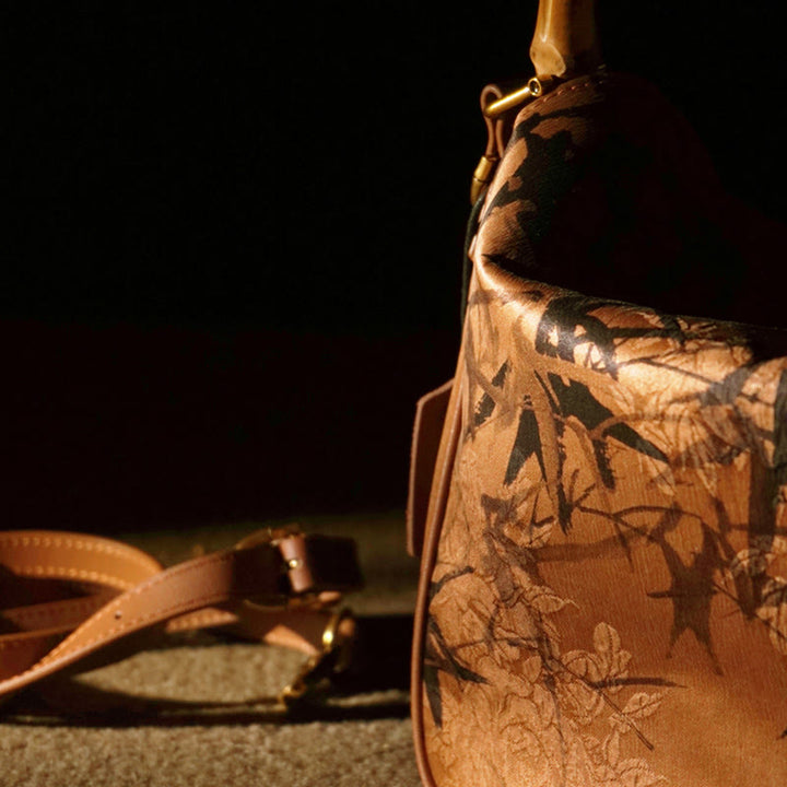 Buddha Stones Luxe Schoudertas (crossbody) van Xiangyunsha-zijde met bamboe handvat - image 24