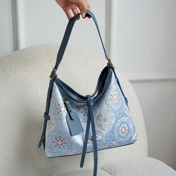 Buddha Stones Handgemaakte Schoudertas (crossbody) . - Lichtblauwe hertenbloemen 29*23*12cm - image 0