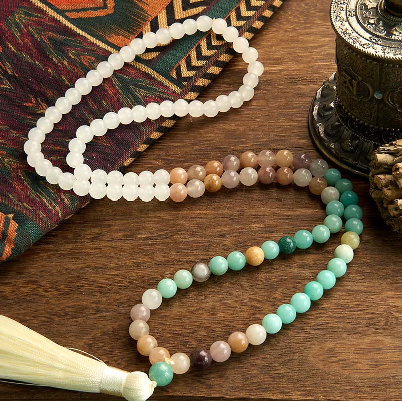 Buddha Stones 108 Mala kralen, natuurlijke witte jade, amazoniet, witte kwast, helende Armband - image 1