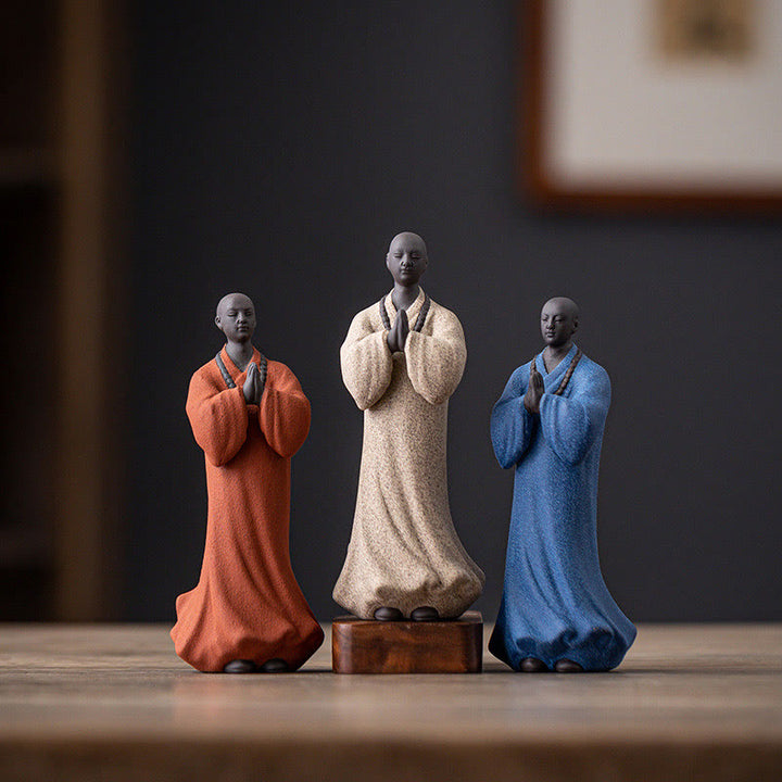 Buddha Stones Keramisch beeldje van een mediterende, biddende monnik, symbool van mededogen en sereniteit, woondecoratie - image 1