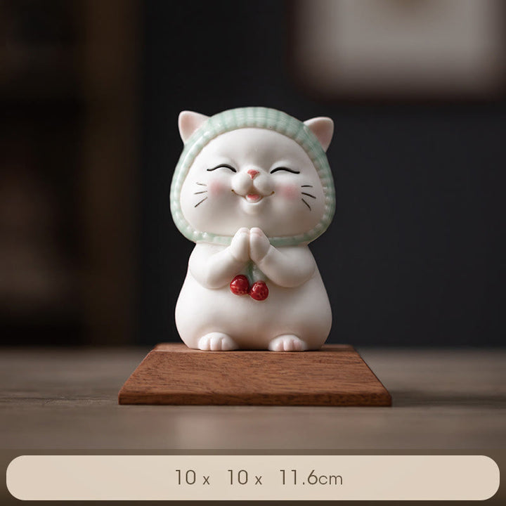 Buddha Stones Gelukbrengende schattige kat met sjaal, keramische beeldje als decoratie - Kat + houten voetstuk 10*10*11,6 cm - image 12
