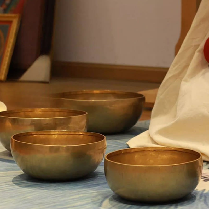 Buddha Stones Handgemaakte gouden klankschaal uit Nepal, eenvoudig ontwerp voor genezing en meditatie. - image 0