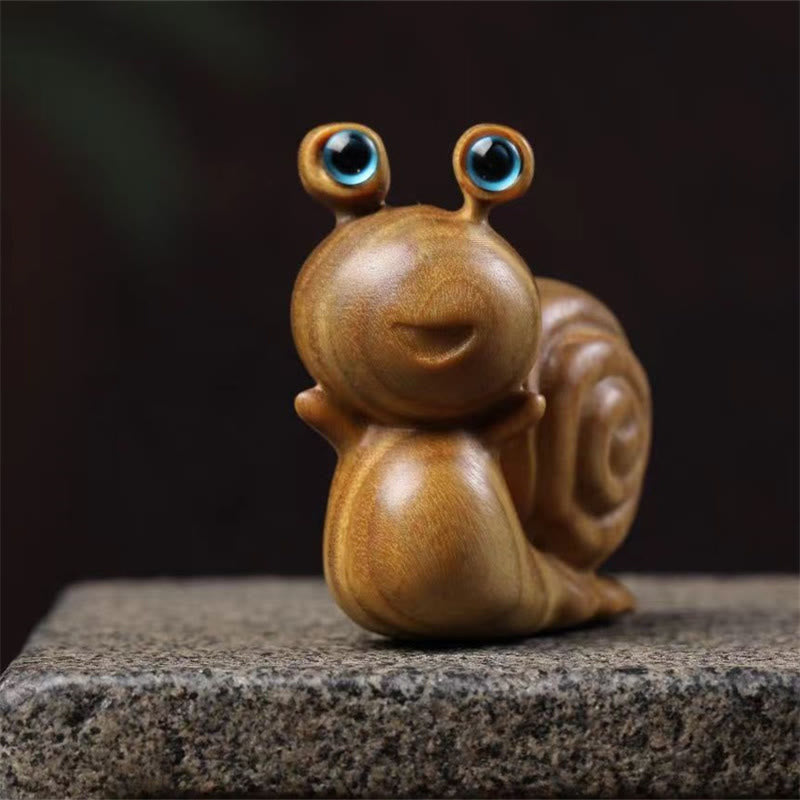 Buddha Stones Mini groene sandelhouten slak, gesneden als bureaudecoratie. - image 1