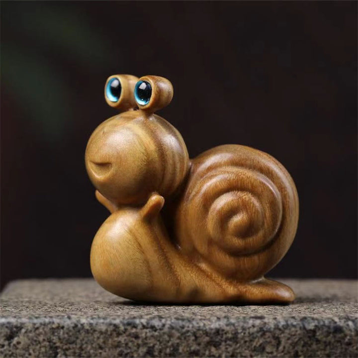 Buddha Stones Mini groene sandelhouten slak, gesneden als bureaudecoratie. - 2,36 inch (6 cm) - image 0