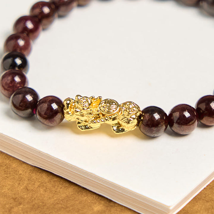 Buddha Stones Armband van PiXiu met natuurlijke granaatkralen - image 4