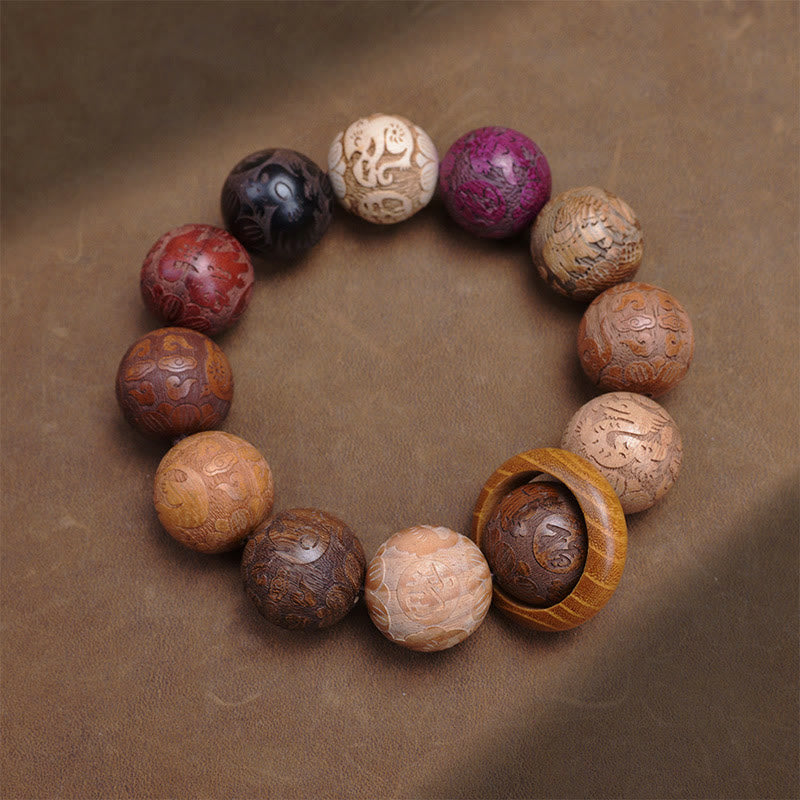Buddha Stones Armband met gesneden sandelhout, symbool van de Chinese dierenriem: Draak, Feniks, Fu en helende eigenschappen. - Chinese dierenriem met vredesgesp - image 1