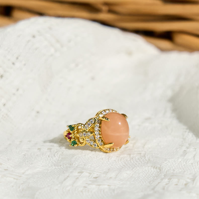 Buddha Stones Vintage Ring met vierbladig bloemmotief en perzikkleurige maansteen, verstelbaar en rustgevend. - image 2