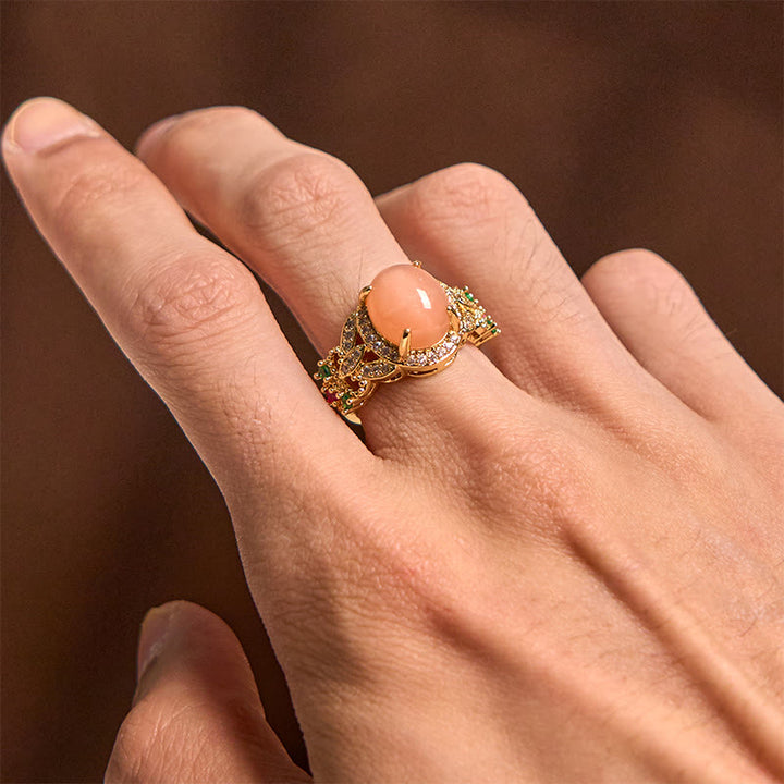 Buddha Stones Vintage Ring met vierbladig bloemmotief en perzikkleurige maansteen, verstelbaar en rustgevend. - image 4