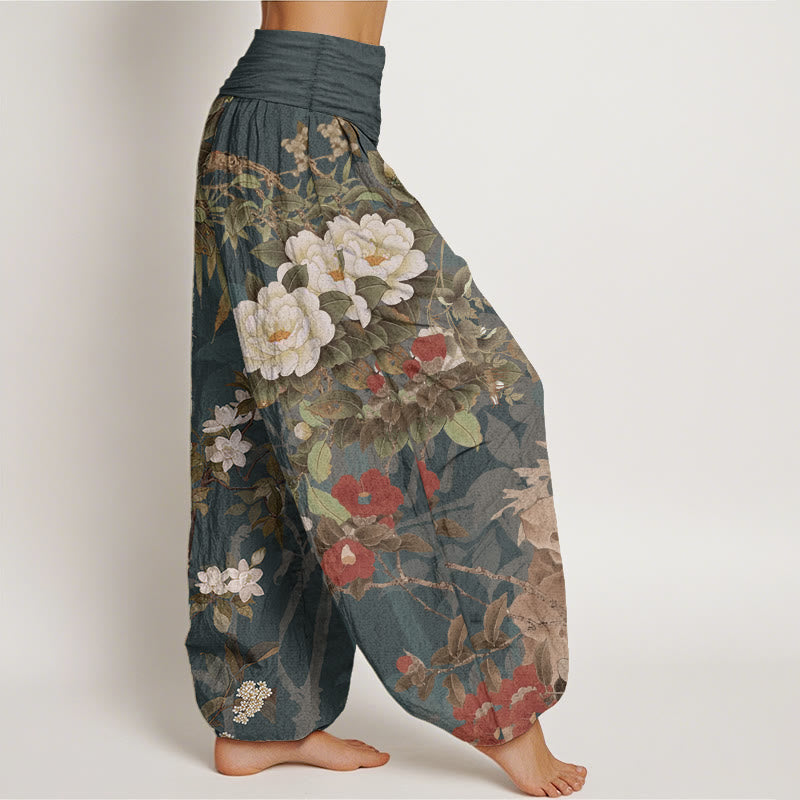 Buddha Stones Casual harembroek voor dames met elastische Taille en pioenrozenprint, gemaakt van 100% Cotton en met pioenrozen en bladeren (Ekster-motief). - image 1