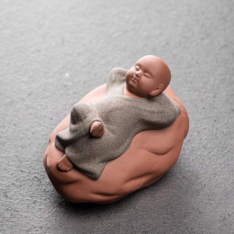 Buddha Stones Keramische beeld van een rustende monnik die omhoog kijkt - Mededogen - Woondecoratie - Rustpunt Grijze Monnik 8,2*6,2*6,2 cm - image 13