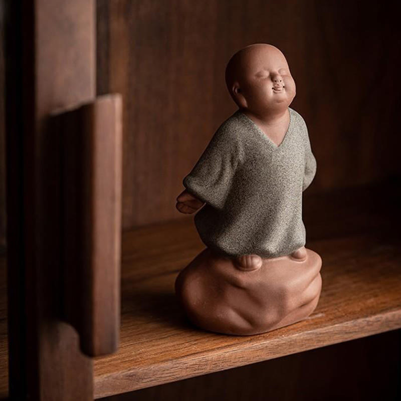 Buddha Stones Keramische beeld van een rustende monnik die omhoog kijkt - Mededogen - Woondecoratie - image 2