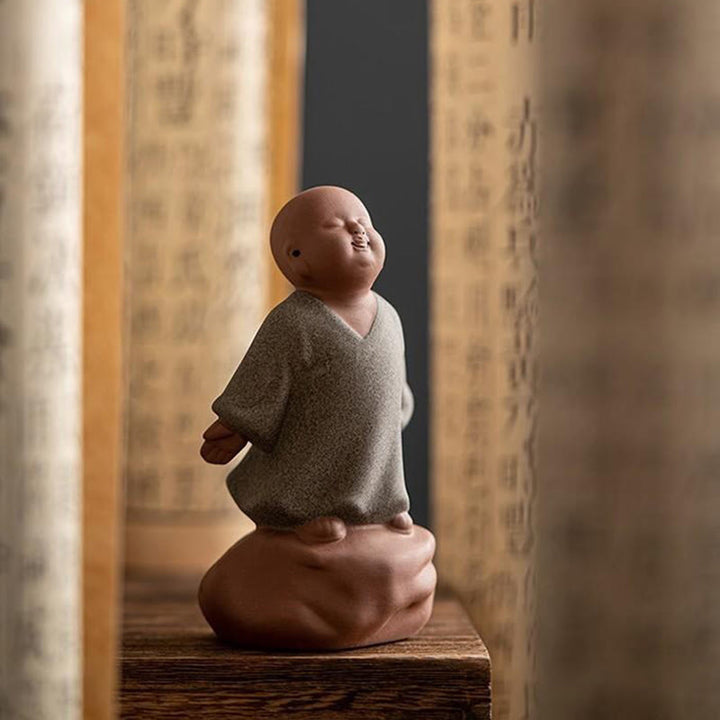 Buddha Stones Keramische beeld van een rustende monnik die omhoog kijkt - Mededogen - Woondecoratie - image 3