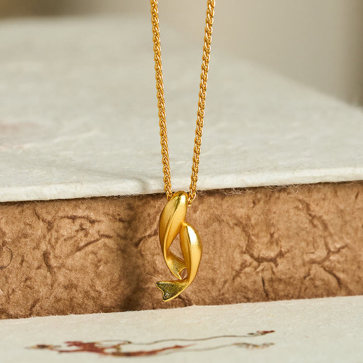 Buddha Stones Dubbele Koi Vis Hanger aan een 24-karaats vergulde messing Ketting - image 1