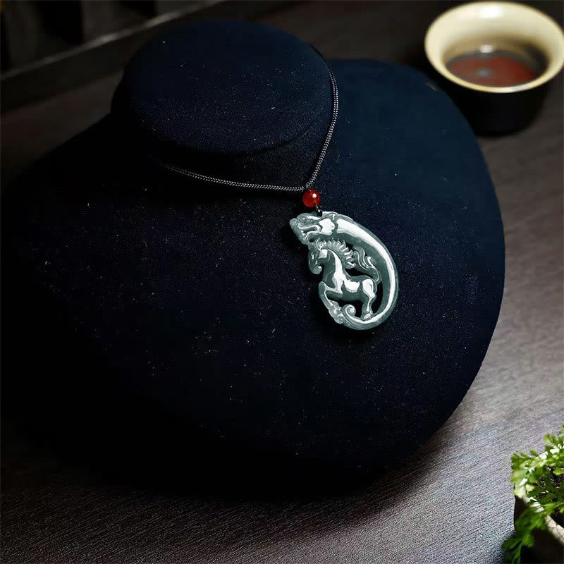 Buddha Stones Ketting met draak en jade, symbool voor geluk in het Jaar van het Paard. - image 2