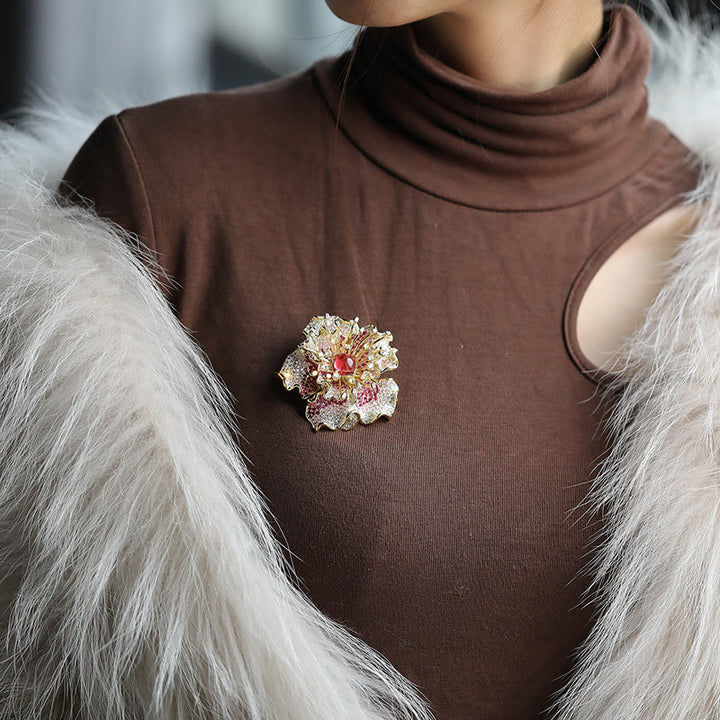 Buddha Stones Koperen Broche met pioenbloemmotief, symbool van voorspoed. - image 5
