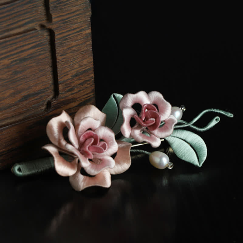 Buddha Stones Handgemaakte zijden broche met dubbele roos als symbool voor harmonie . - image 2