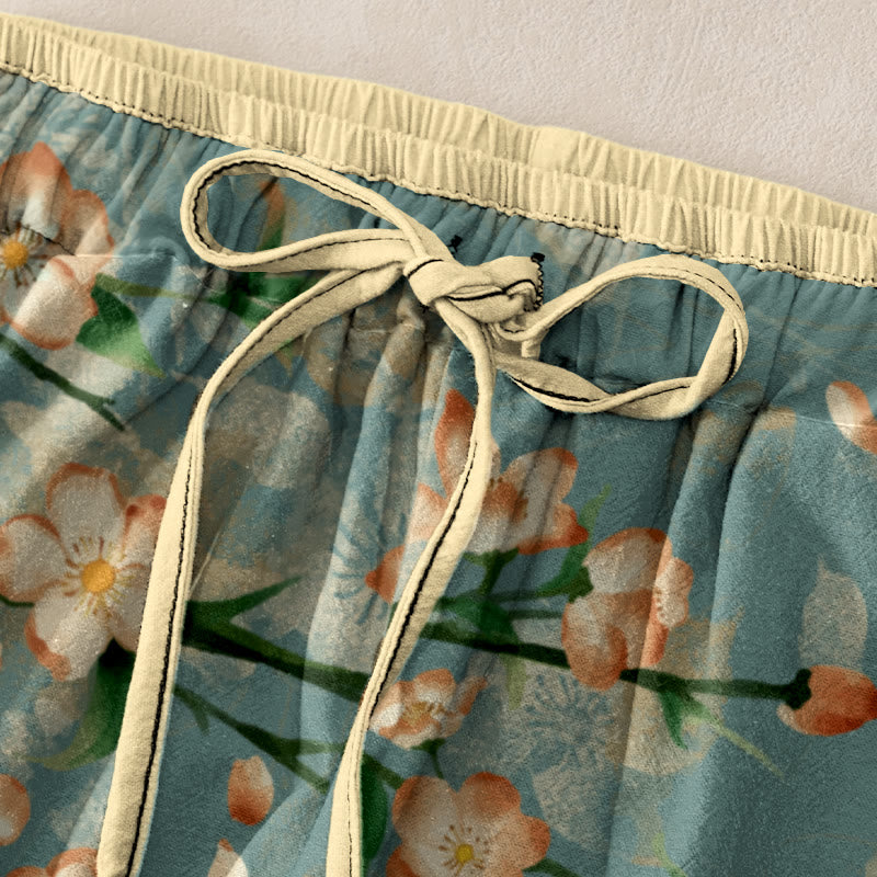 Buddha Stones Casual katoenen damesbroek met elastische Taille en Zakken , met perzikbloesems en vliegende ganzenprint. - image 1
