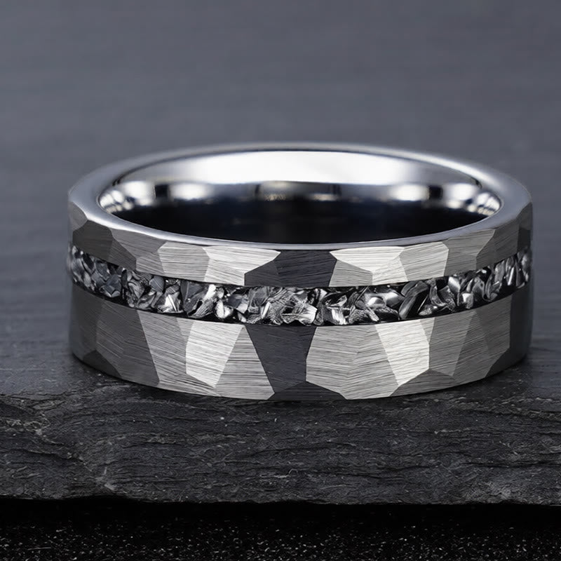 Buddha Stones Ring van wolfraamstaal met gehamerd oppervlak voor extra stevigheid - image 1