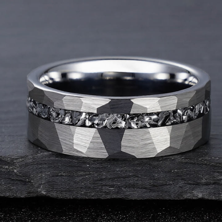 Buddha Stones Ring van wolfraamstaal met gehamerd oppervlak voor extra stevigheid - image 1