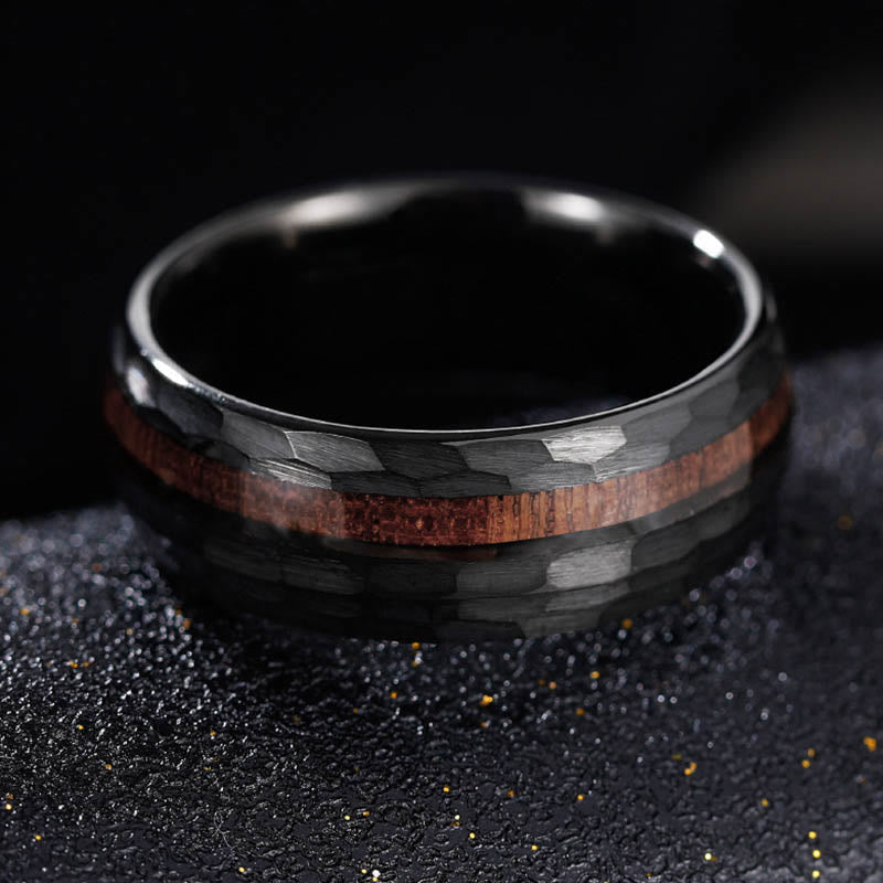 Buddha Stones Ring van wolfraamstaal met gehamerd textuur-inlegwerk. - image 2