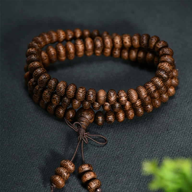 Buddha Stones Mala met 108 houten kralen met textuur voor een kalmerende energie - image 1