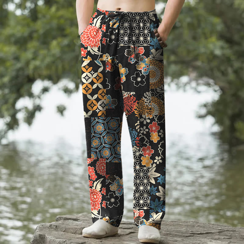Buddha Stones Katoenen herenbroek met Boheemse bloemenpatchworkprint en taps toelopende pijpen, inclusief Zakken. - Zwart - US/UK/AU50, EU60 (5XL) - image 0