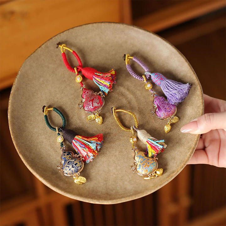 Buddha Stones Sleutelhanger met brokaatmotief en gelukssymbool - image 0
