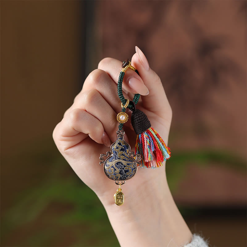 Buddha Stones Sleutelhanger met brokaatmotief en gelukssymbool - image 1