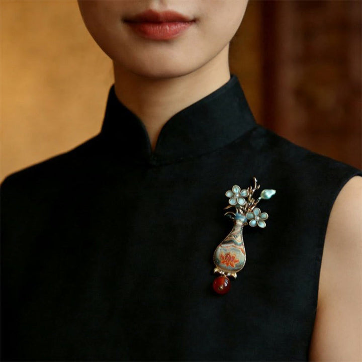 Buddha Stones Bloemenvaas met brokaatmotief en elegante Broche - image 7