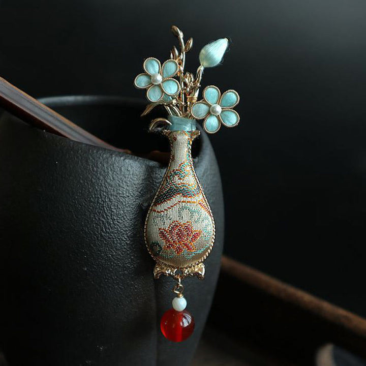 Buddha Stones Bloemenvaas met brokaatmotief en elegante Broche - image 4