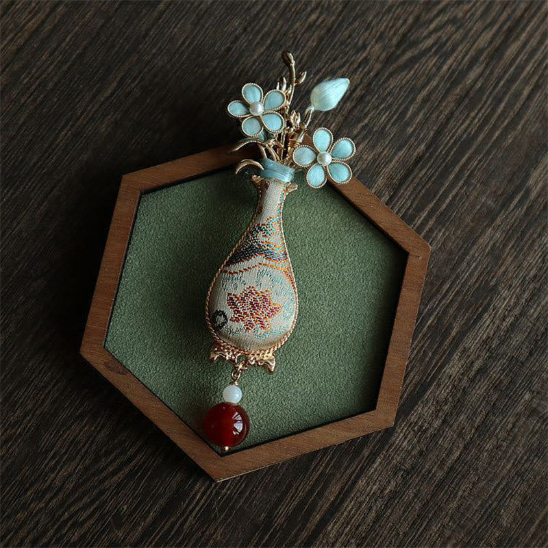 Buddha Stones Bloemenvaas met brokaatmotief en elegante Broche - image 1