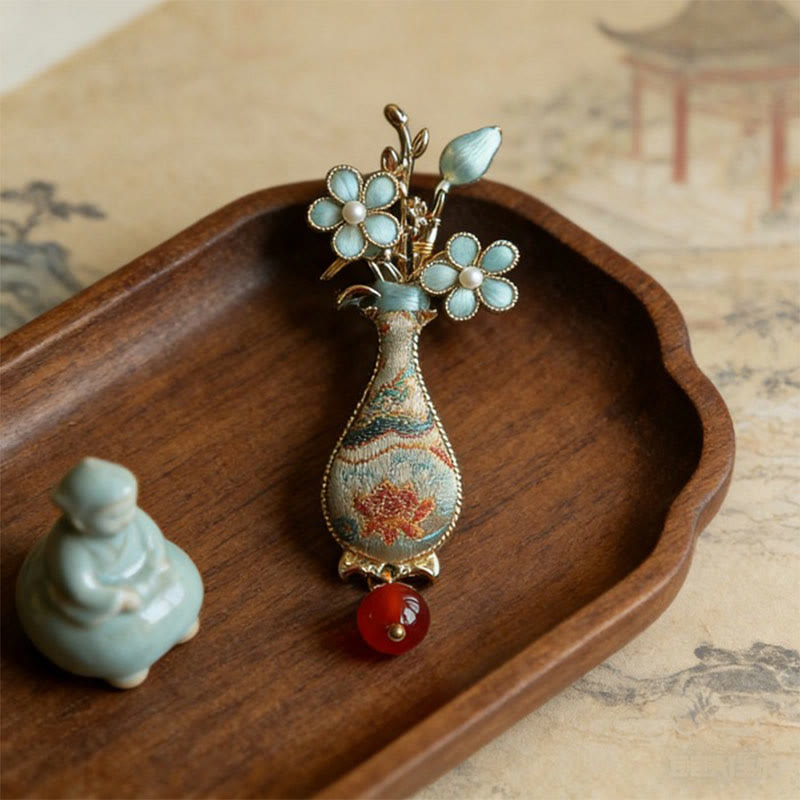 Buddha Stones Bloemenvaas met brokaatmotief en elegante Broche - image 2