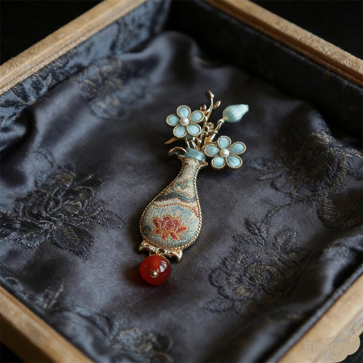 Buddha Stones Bloemenvaas met brokaatmotief en elegante Broche - image 0