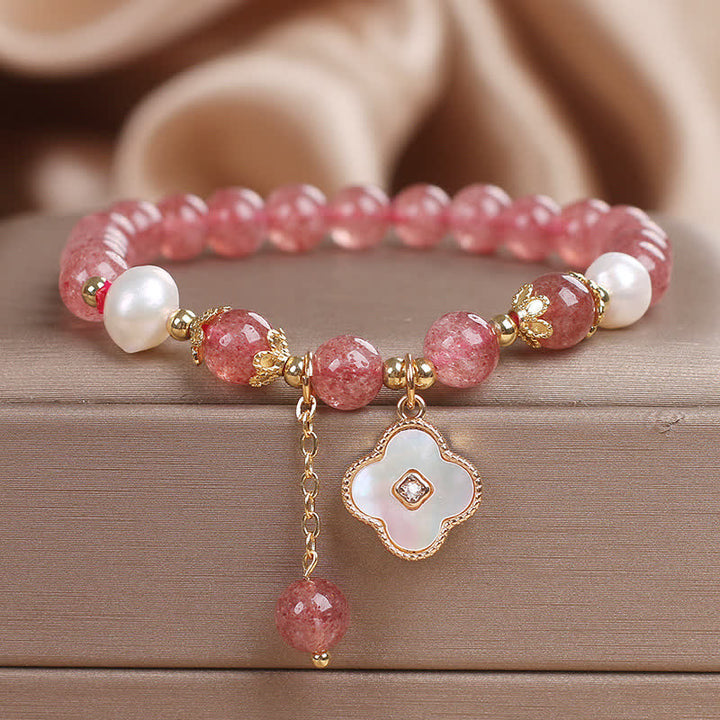 Buddha Stones Ronde Armband met aardbeikwarts, parelschelp en klavertje vier. - Aardbeikwarts (Liefde ♥ Genezing) - image 0