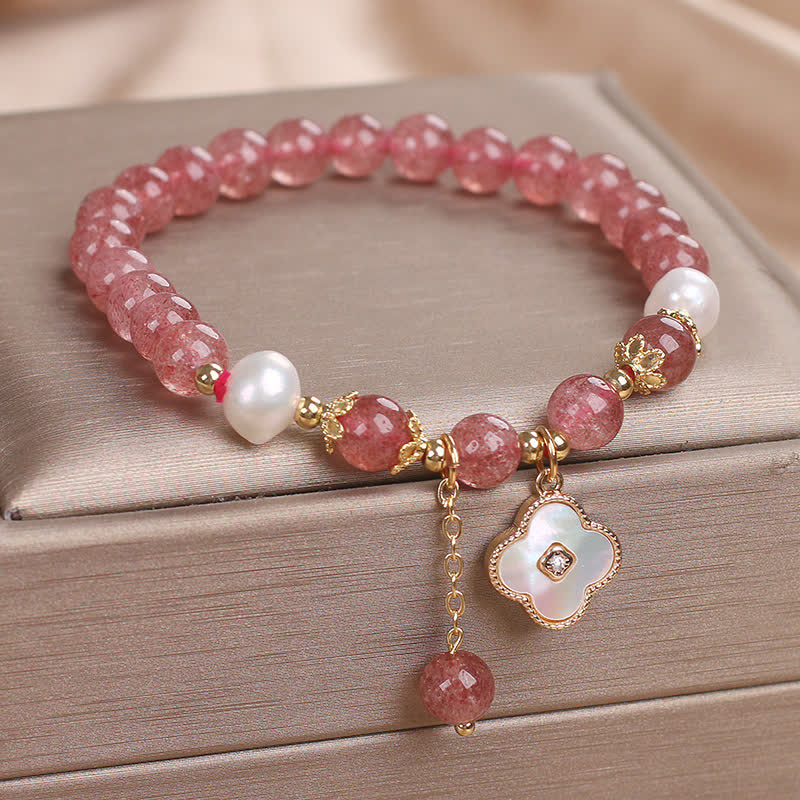 Buddha Stones Ronde Armband met aardbeikwarts, parelschelp en klavertje vier. - image 1