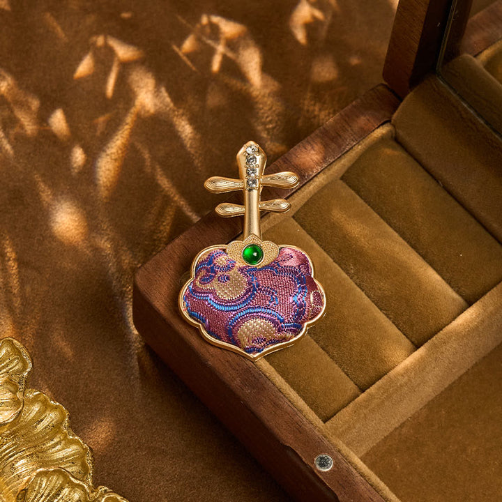 Buddha Stones Handgemaakte paarse Pipa-vormige Broche van Song Brocade - image 5
