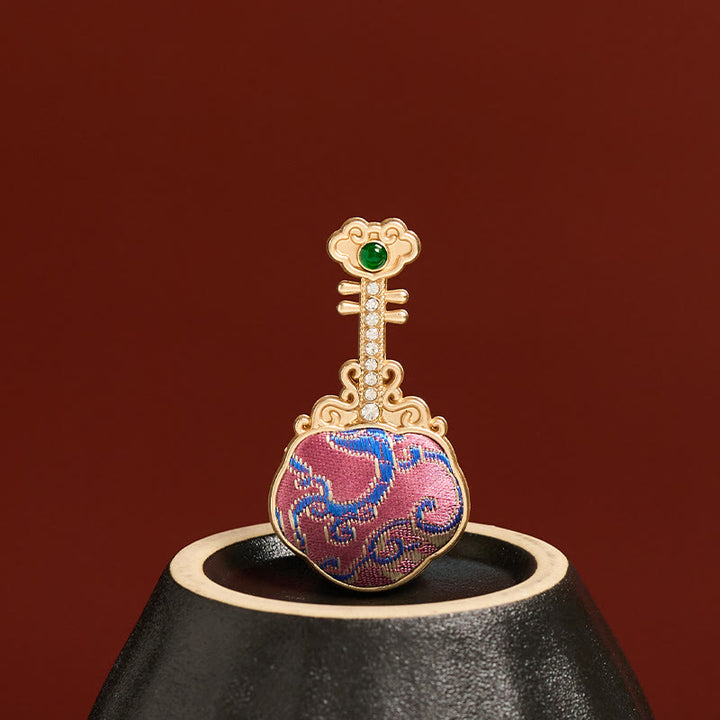 Buddha Stones Handgemaakte paarse Pipa-vormige Broche van Song Brocade - Paarse Pipa - Song Brocade (Welvaart♥Harmonie) - image 0