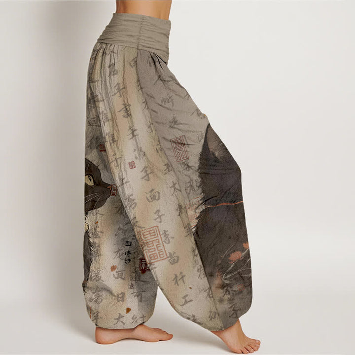 Buddha Stones Harembroek voor dames met elastische Taille , 100% Cotton met een zwart katten- en kalligrafiepatroon. - image 2