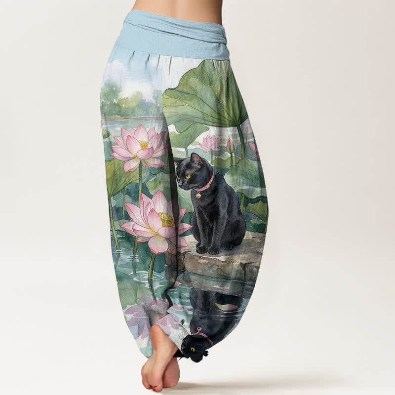 Buddha Stones Harembroek voor dames met elastische Taille, gemaakt van 100% Cotton met lotus- en zwarte kattenprint. - image 1
